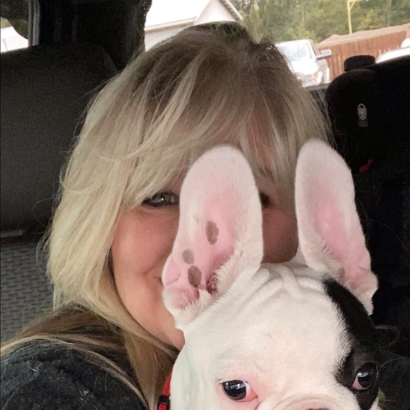 Meet your Posher, Nicole - Picture 2 of 2